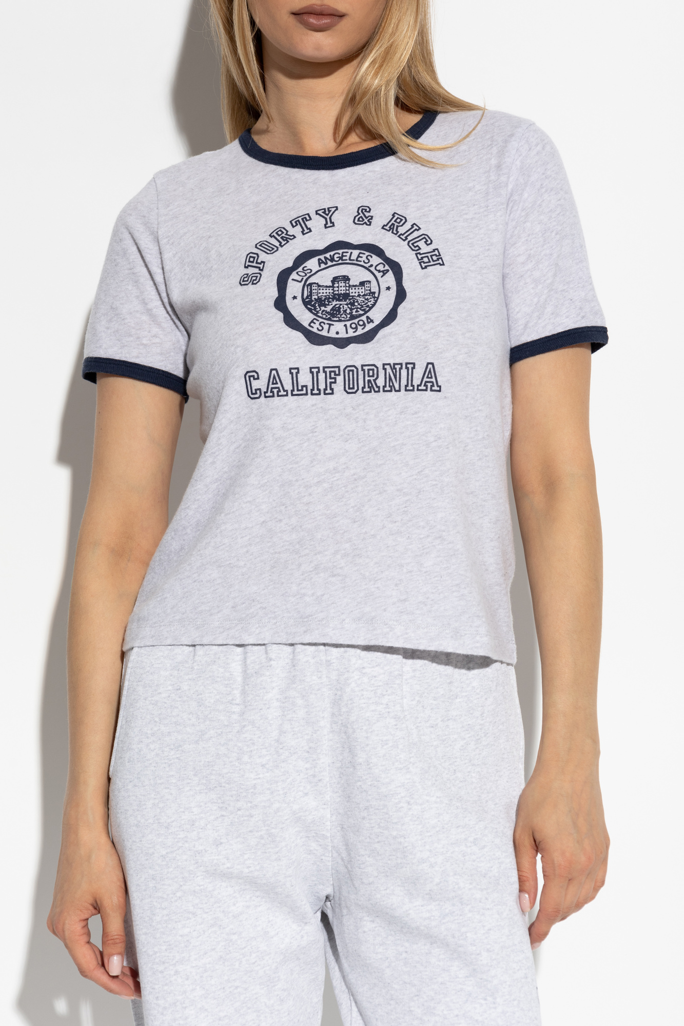 【関税込み】Sporty & Rich グレー California Tシャツ California T-Shirt - Heather Gray/Alpine – Sporty & Rich